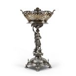 Beautiful silver centerpiece, Italy early 20th century With top basket in gilded silver and