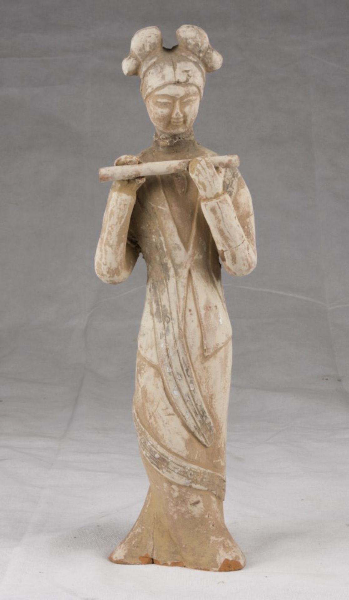 A Chinese clay sculpture, depicting a flute player. 19th century. h. cm. 37. SCULTURA IN TERRACOTTA,