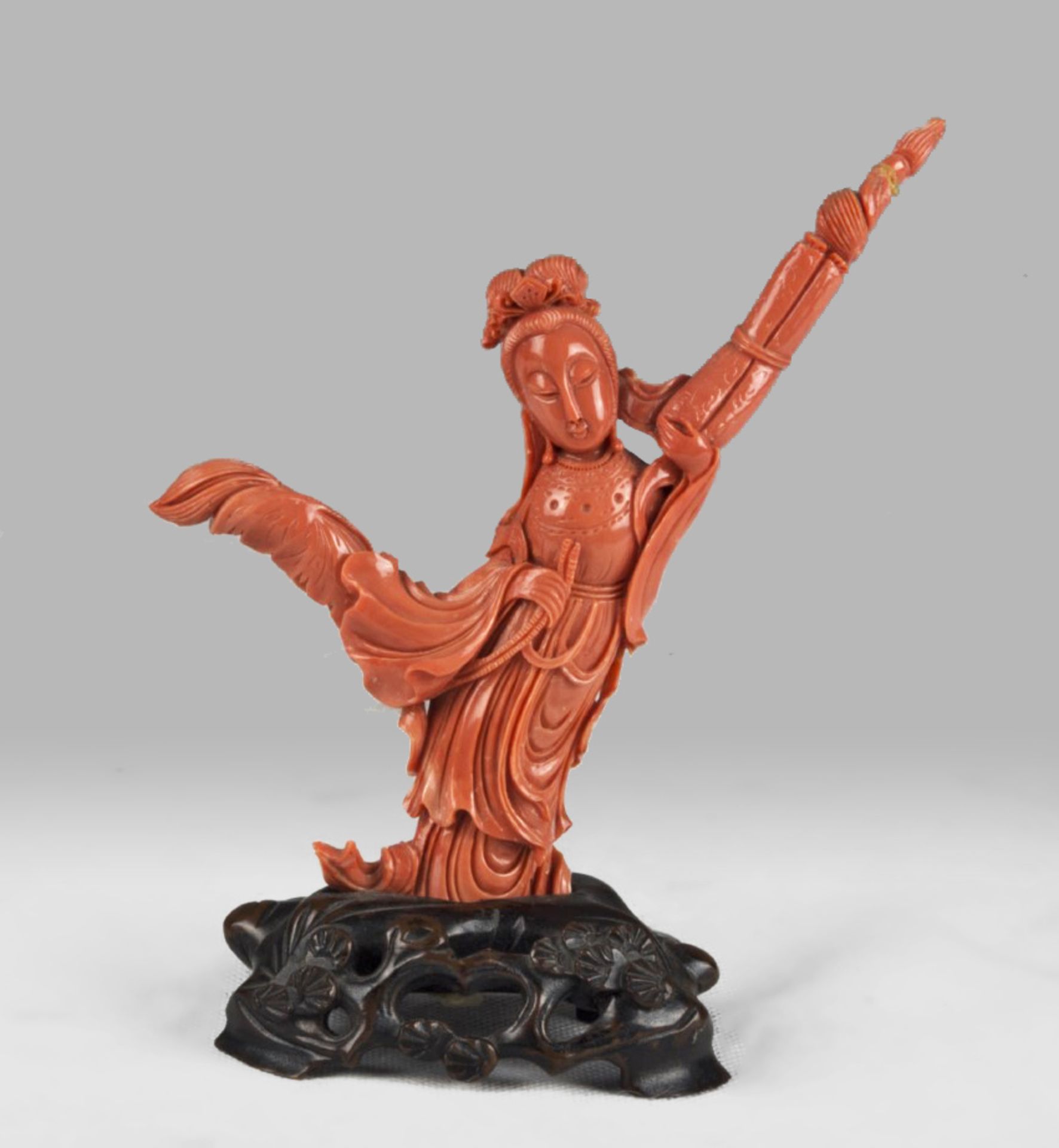 A Chinese coral sculpture, depicting a Taoist divinity. Early 20th century. Measures cm. 15 x 16 x