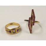 GOLD RINGS. A Victorian 18ct.