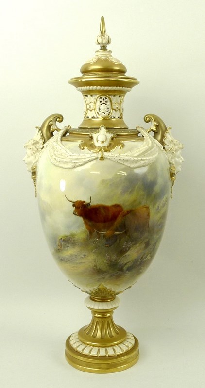 A fine and large John Stinton, Royal Worcester blush ivory porcelain vase and cover,