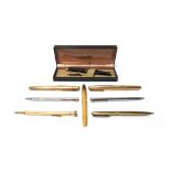 A 9ct gold cased Parker fountain pen, having engine turned decoration, London 1970,