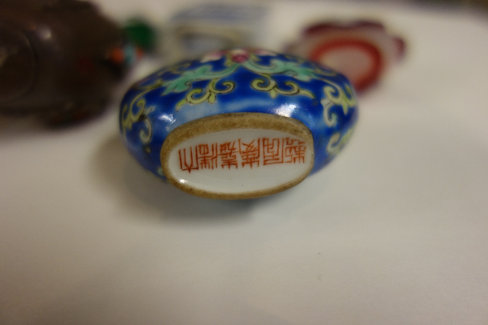 A group of fourteen Chinese snuff bottles, 19th/20th century, including; two inside painted bottles, - Image 4 of 19