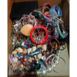 A large quantity of mixed costume jewellery (qty).