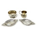 Silver, comprising; a pair of oval twin handled dishes, having pierced decoration, London 1904,