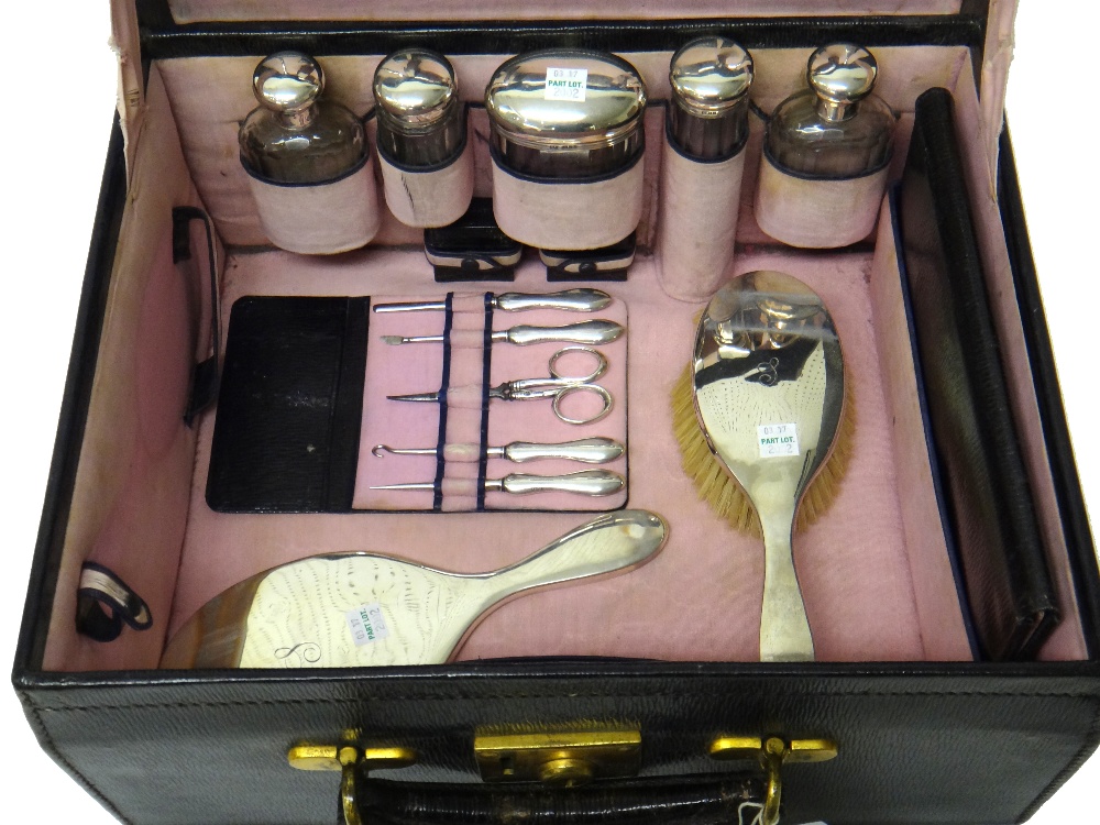 A lady's silver mounted travelling toilet set, including a hand mirror, a hairbrush, - Image 2 of 4