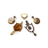 A gold and citrine set single stone bar brooch, mounted with an oval cut citrine, detailed 15 CT,