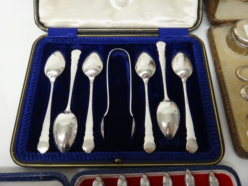 Silver and silver mounted wares, comprising; a lady's manicure set, - Image 4 of 5