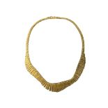 A gold fringe necklace, the front in an undulating bar link design, on a snap clasp, detailed 750,