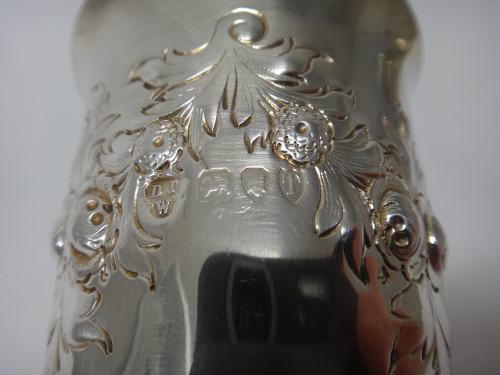 A Victorian silver vase of tapering form, embossed with foliate decoration, London 1894, - Image 2 of 2