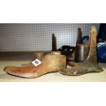 A quantity of cast iron shoe and boot lasts, (qty).