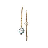 A lady's 9ct gold circular cased Avia bracelet wristwatch,