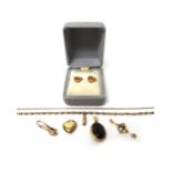 A gold multiple link neckchain, a 9ct gold mounted smoky quartz single stone pendant,