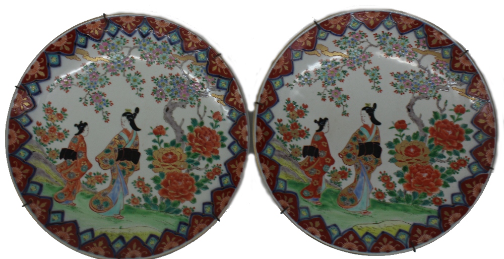 A pair of Japanese Imari dishes, Meiji,