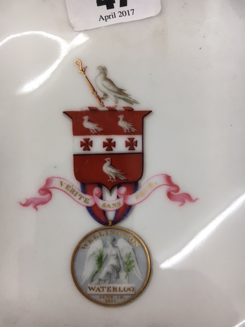 A Chamberlain Worcester armorial shaped oval dish, circa 1815, - Image 3 of 5