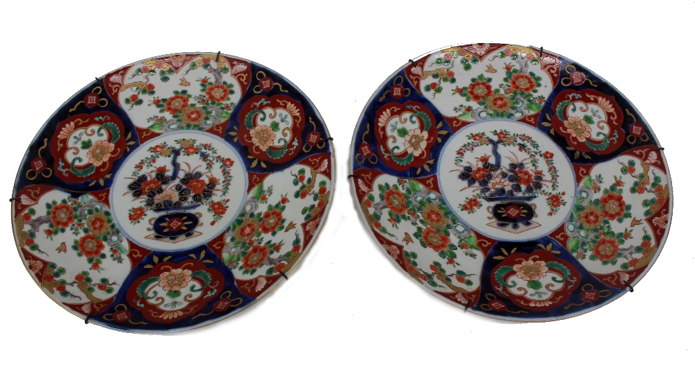 A pair of Japanese Imari dishes, Meiji,