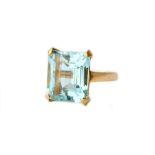 A gold ring, claw set with a cut cornered rectangular emerald cut aquamarine, detailed 14 K,