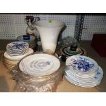A quantity of mixed ceramics, mainly dinner wares, including; Worcester plates, Davenport,
