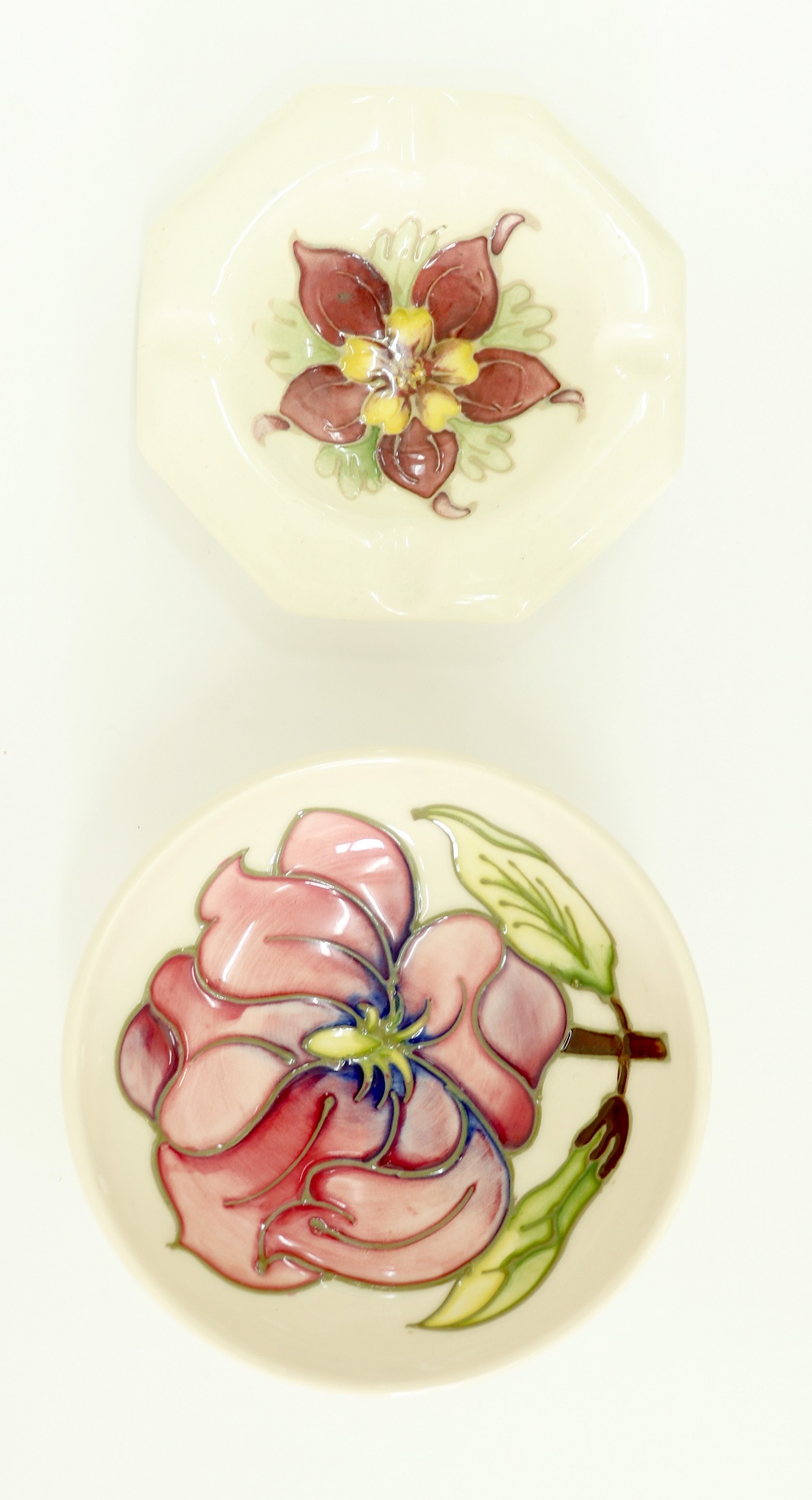 A William Moorcroft 'Hibiscus' pottery s