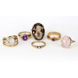 Six 9ct gold and gem set rings, comprising a cabochon rose quartz single stone ring,