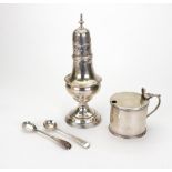 A Victorian silver drum mustard pot, George W Adams, London 1882, with bead borders, 5cm diameter,