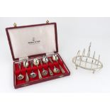 A George III style silver five-bar wirework toast rack, Walker & Hall, Sheffield 1903,