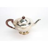 A bachelor Art Deco silver teapot, Goldsmiths & Silversmiths Company, London 1919,