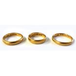 Three 22ct yellow gold wedding bands, Birmingham 1930, 1921 and 1931, 16g, (3).