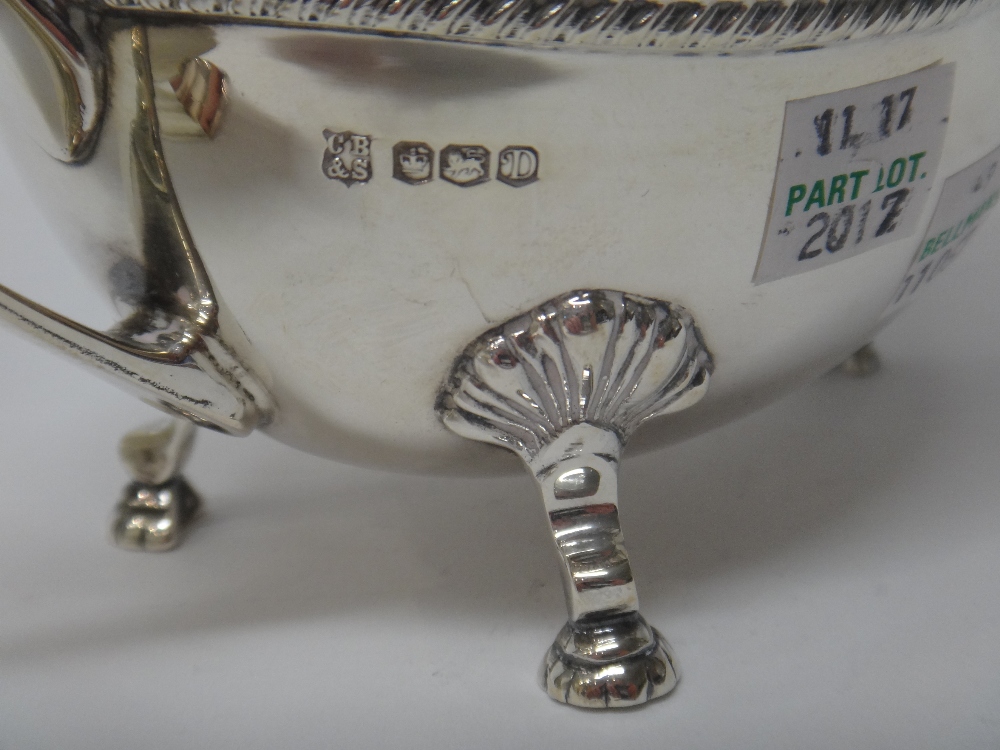 Silver, comprising; a sauce boat, having a scrolling handle, - Image 4 of 4