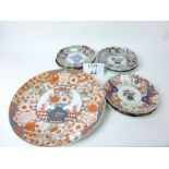 A large Imari charger 35 cm diameter; together with 6 similarly decorated scallop edge Imari plates,