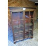 An early 20c free standing mahogany bookcase with two glazed doors (one glass missing) est: £40-£80