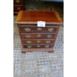 A 20c mahogany small chest of four long drawers est: £50-£80