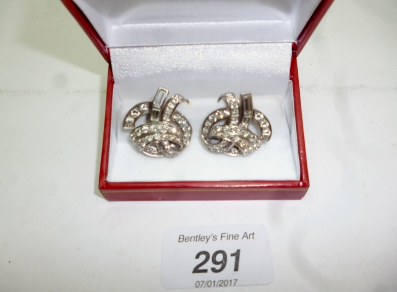 A pair of unmarked diamond knot shaped e