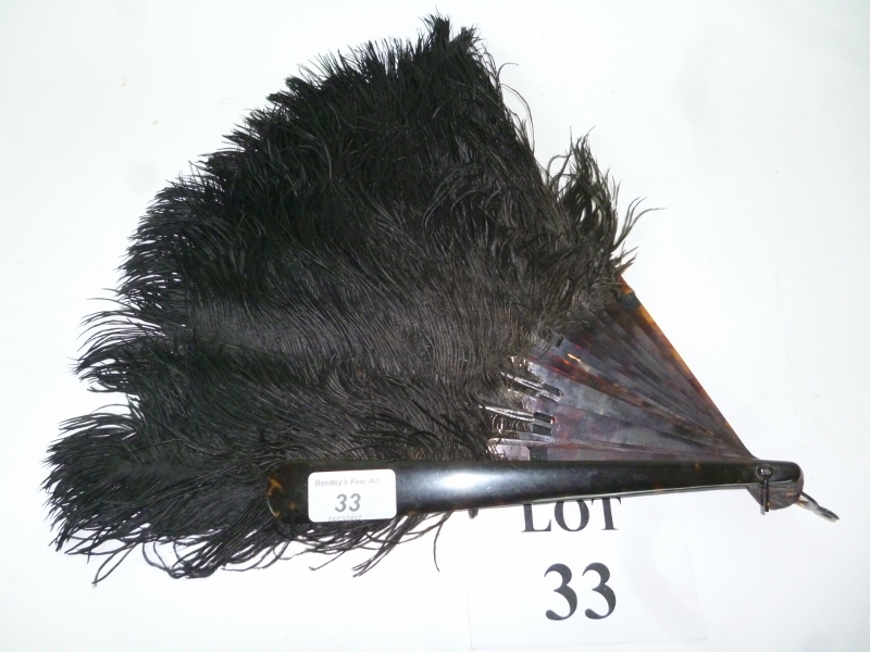 An ostrich feather fan est: £10-£15 (N3)