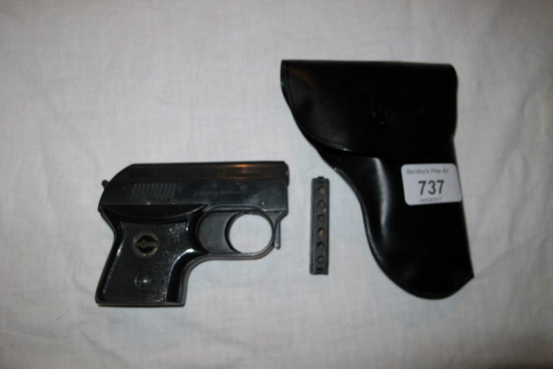 A Rohm starter pistol in a case (plastic) est: £20-£30