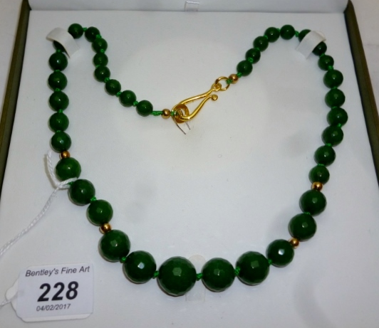 Faceted emerald gemstone necklace (8-16