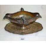 A French double lip sauce boat on fixed