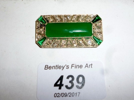 An Art Deco style emerald & diamond broo