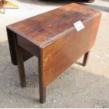 A 19th century mahogany drop leaf gate leg table est: £30-£50