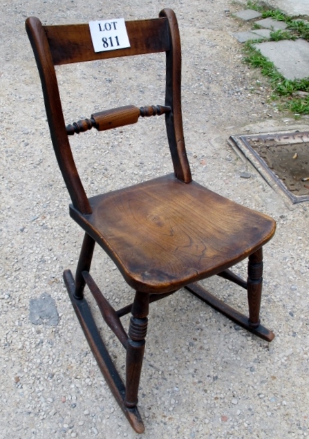 A 19th century oak rocking chair with turned supports est: £20-£40