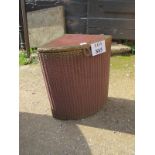 A Lloyd Loom wicker basket (label inside) est: £20-£40