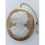 Cameo brooch with 9ct gold mount, 4.2x4.