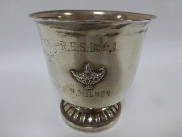 American Schroth sterling silver beaker with twin handled urn embellishment, 100. - Image 3 of 3