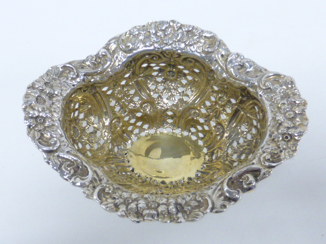 Victorian silver pedestal bonbon dish hallmarked London 1894 by maker CS Harris, - Image 4 of 4