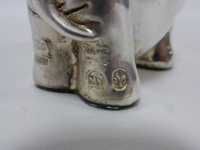 Novelty child's silver egg cup in the form of an Elephant marked Sterling silver and stamped with a - Image 4 of 4