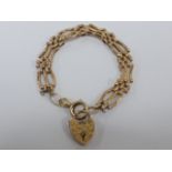 9ct gold bracelet with padlock fob, 7.25" in length, 11.6g.