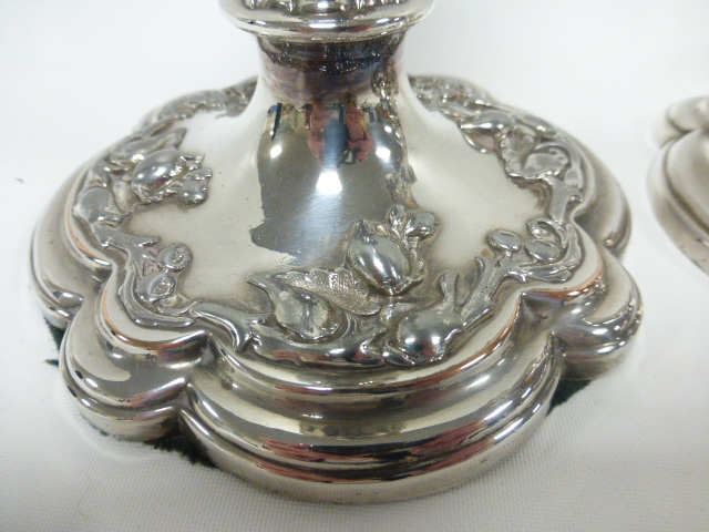 Good pair of 19thC Sheffield Plate Candlesticks by Blagdon, Hodgson & Co, 23.5cms in height. - Image 4 of 5