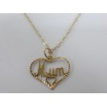 An 18" 9ct gold heart shaped 'Mum' pendant necklace.