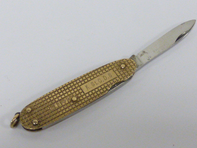 9ct gold cased penknife hallmarked London 1967 with single folding steel blade stamped MP France, - Image 3 of 5