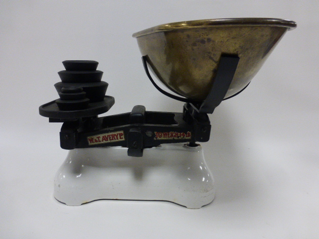 W&T Avery Ltd, Greengrocer's scale 1951 with weights.